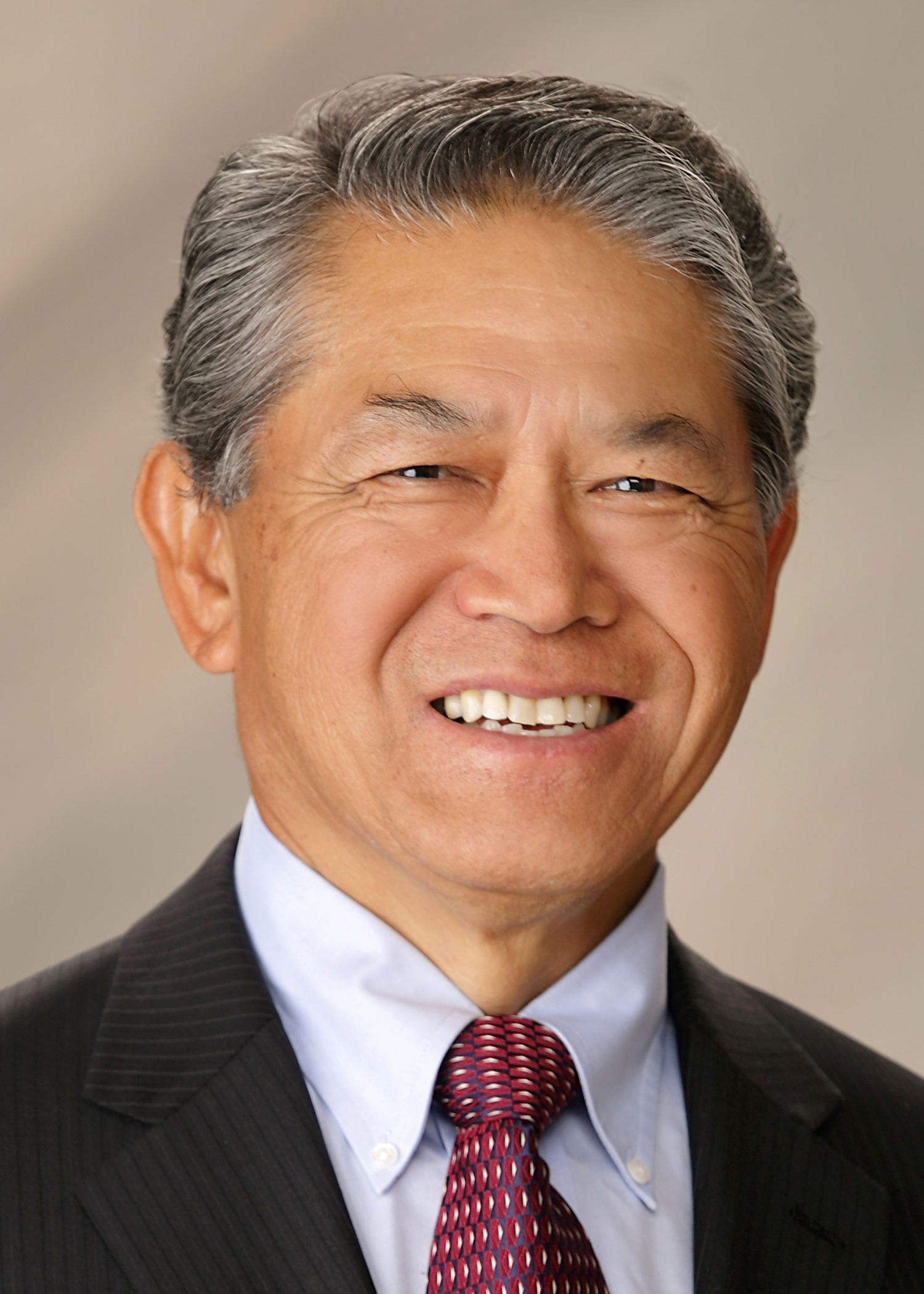 Headshot of Roger U. Fujii